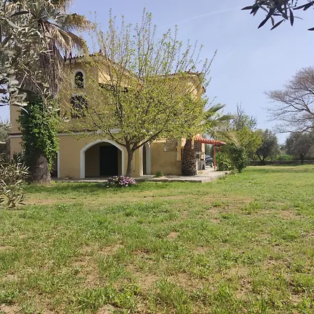 Friends / Family Relaxing Country House, Chalkida Holiday home *