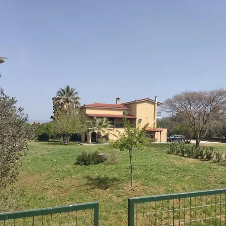 Friends / Family Relaxing Country House, Chalkida *