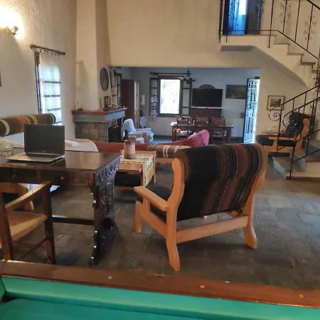 Friends / Family Relaxing Country House, Chalkida *